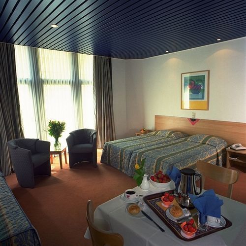 Hotel Royal Astor ออสเทนด์ ภายนอก รูปภาพ